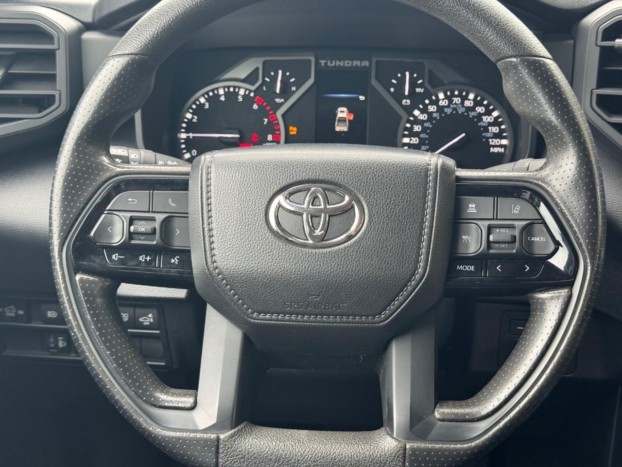 Toyota Tundra 4WD Vehicle Full-screen Gallery Image 12