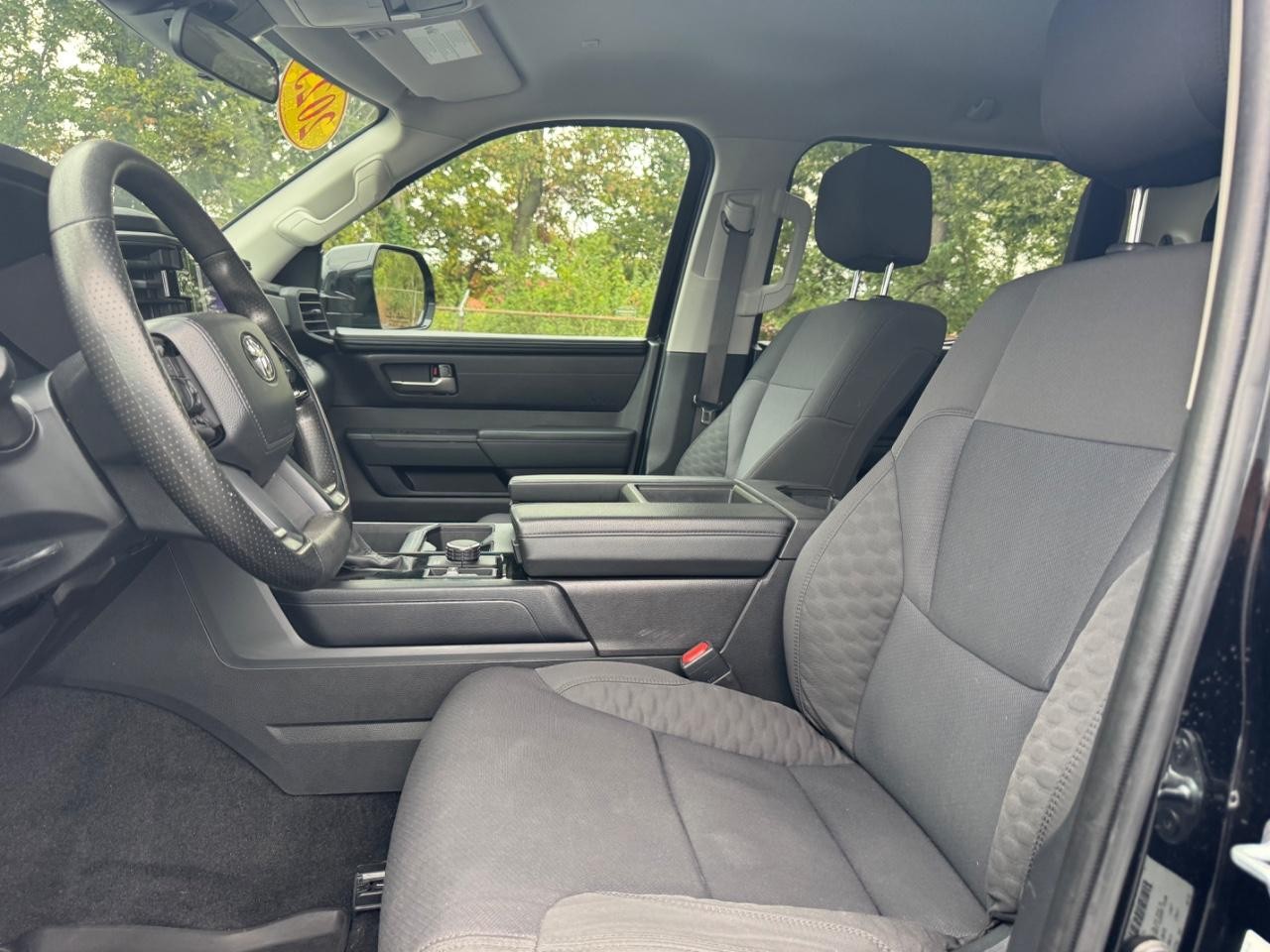 Toyota Tundra 4WD Vehicle Full-screen Gallery Image 17