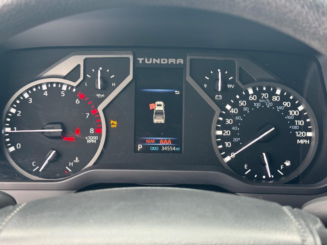 Toyota Tundra 4WD Vehicle Full-screen Gallery Image 18