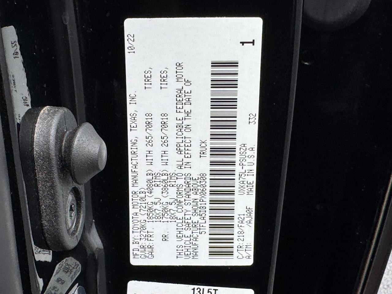 Toyota Tundra 4WD Vehicle Full-screen Gallery Image 25