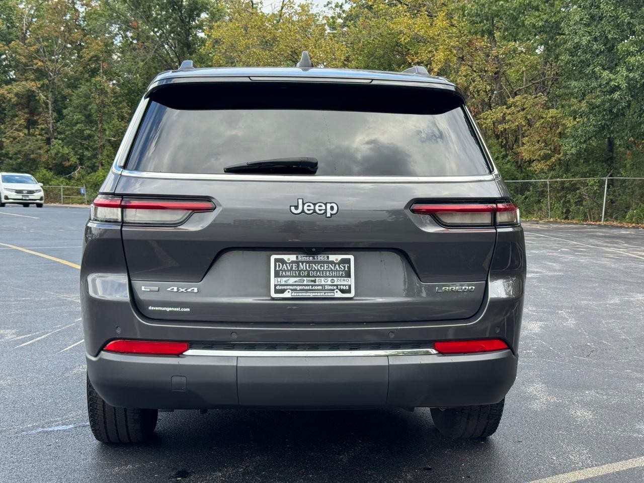 Jeep Grand Cherokee L Vehicle Full-screen Gallery Image 05