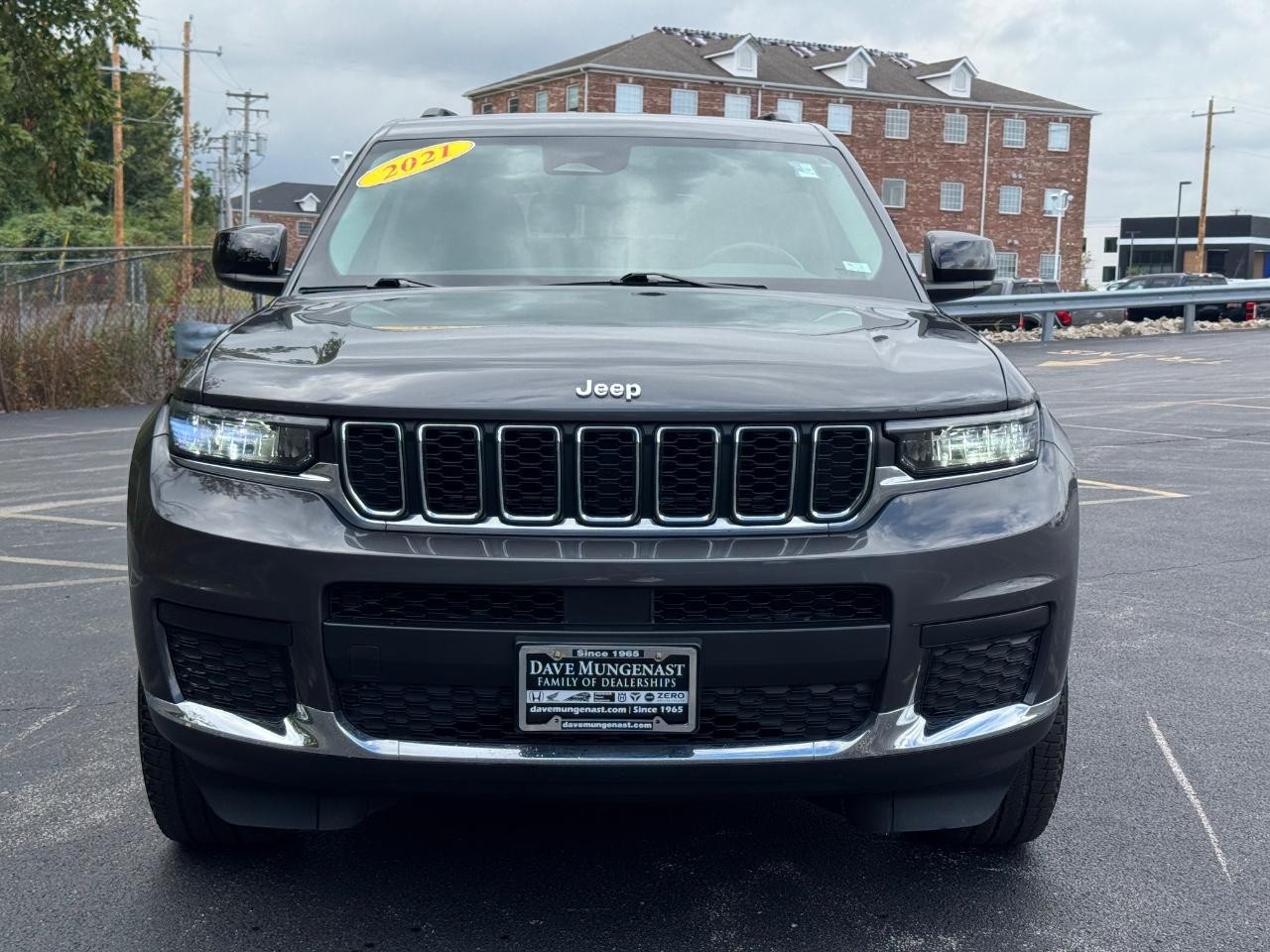 Jeep Grand Cherokee L Vehicle Full-screen Gallery Image 09