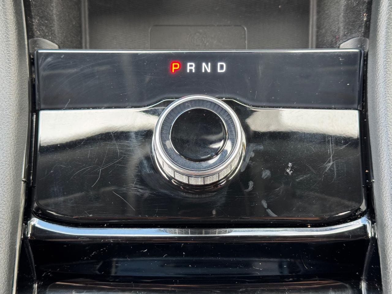 Jeep Grand Cherokee L Vehicle Full-screen Gallery Image 16