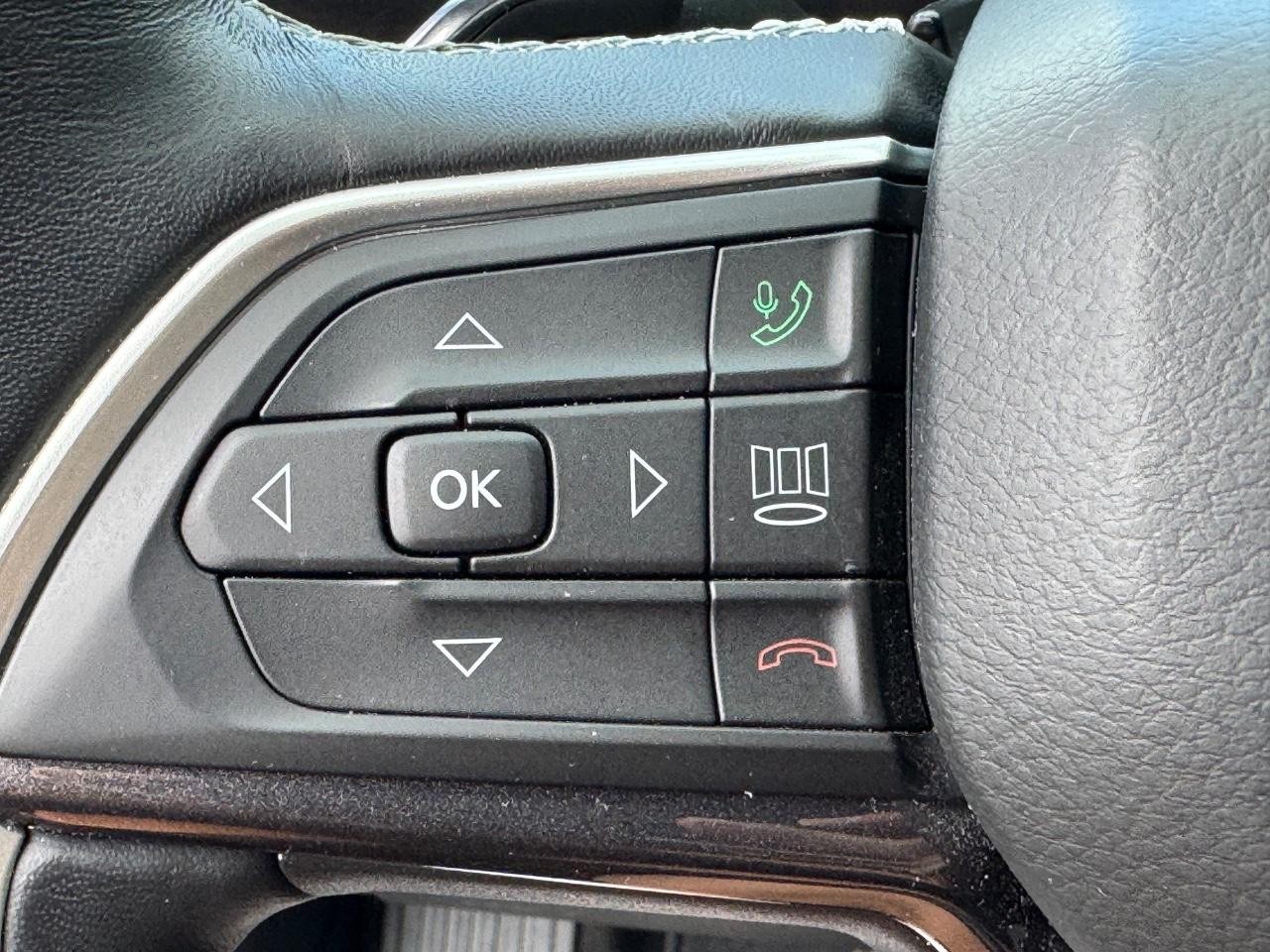 Jeep Grand Cherokee L Vehicle Full-screen Gallery Image 21