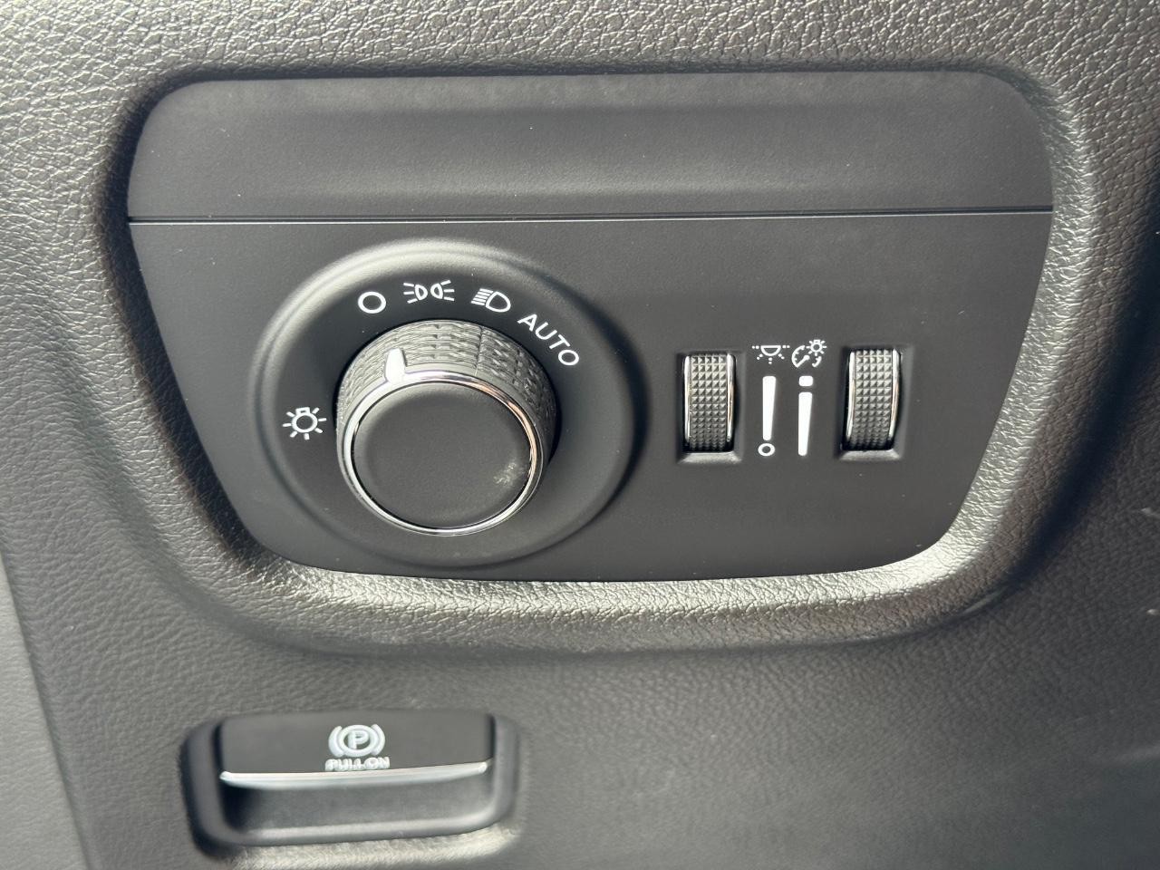 Jeep Grand Cherokee L Vehicle Full-screen Gallery Image 23