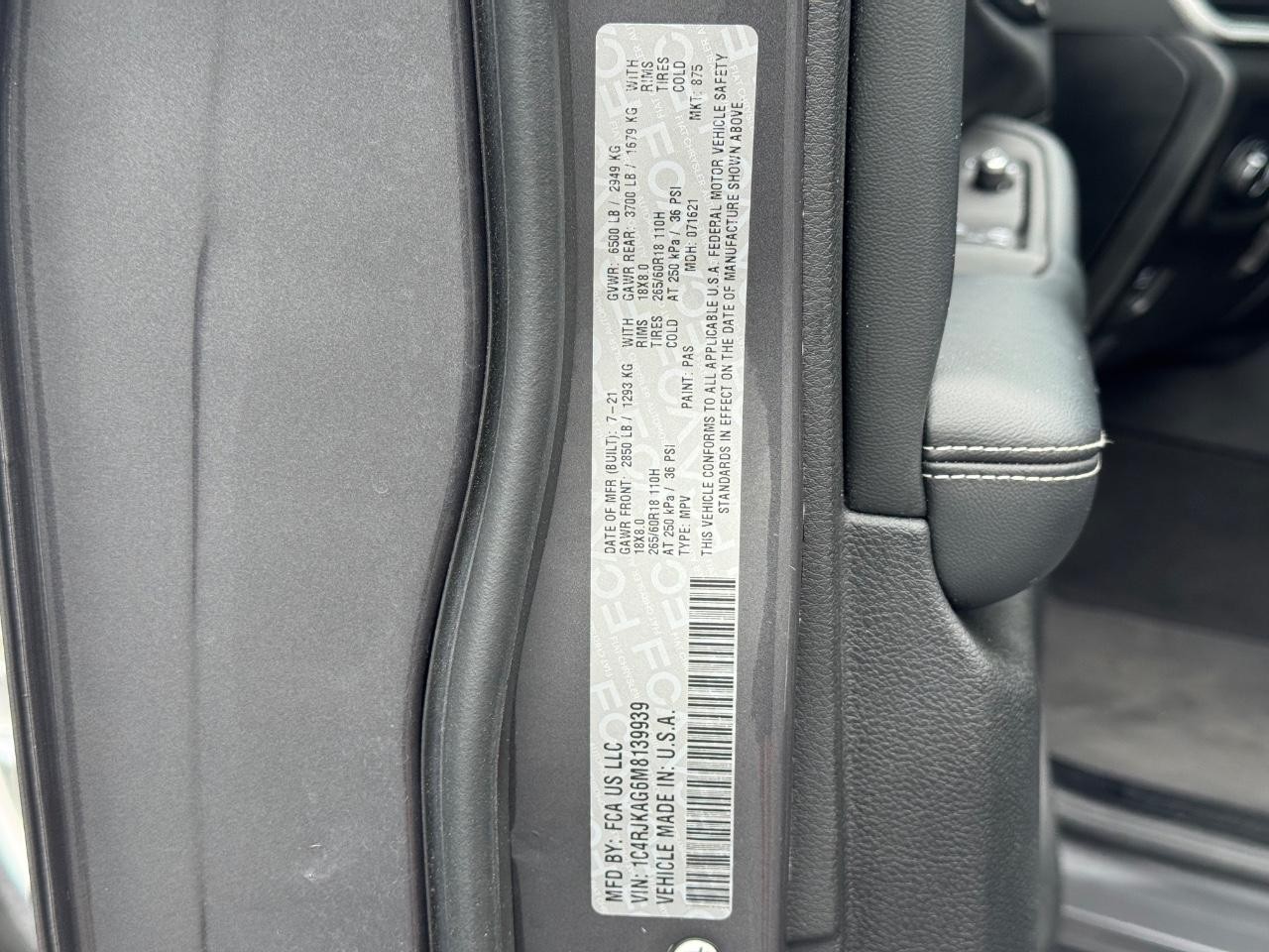 Jeep Grand Cherokee L Vehicle Full-screen Gallery Image 27