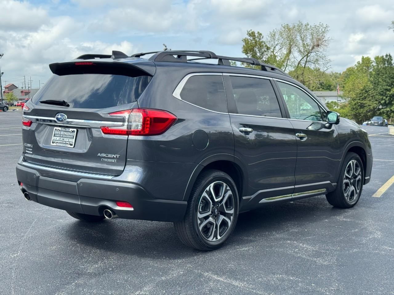 Subaru Ascent Vehicle Full-screen Gallery Image 03