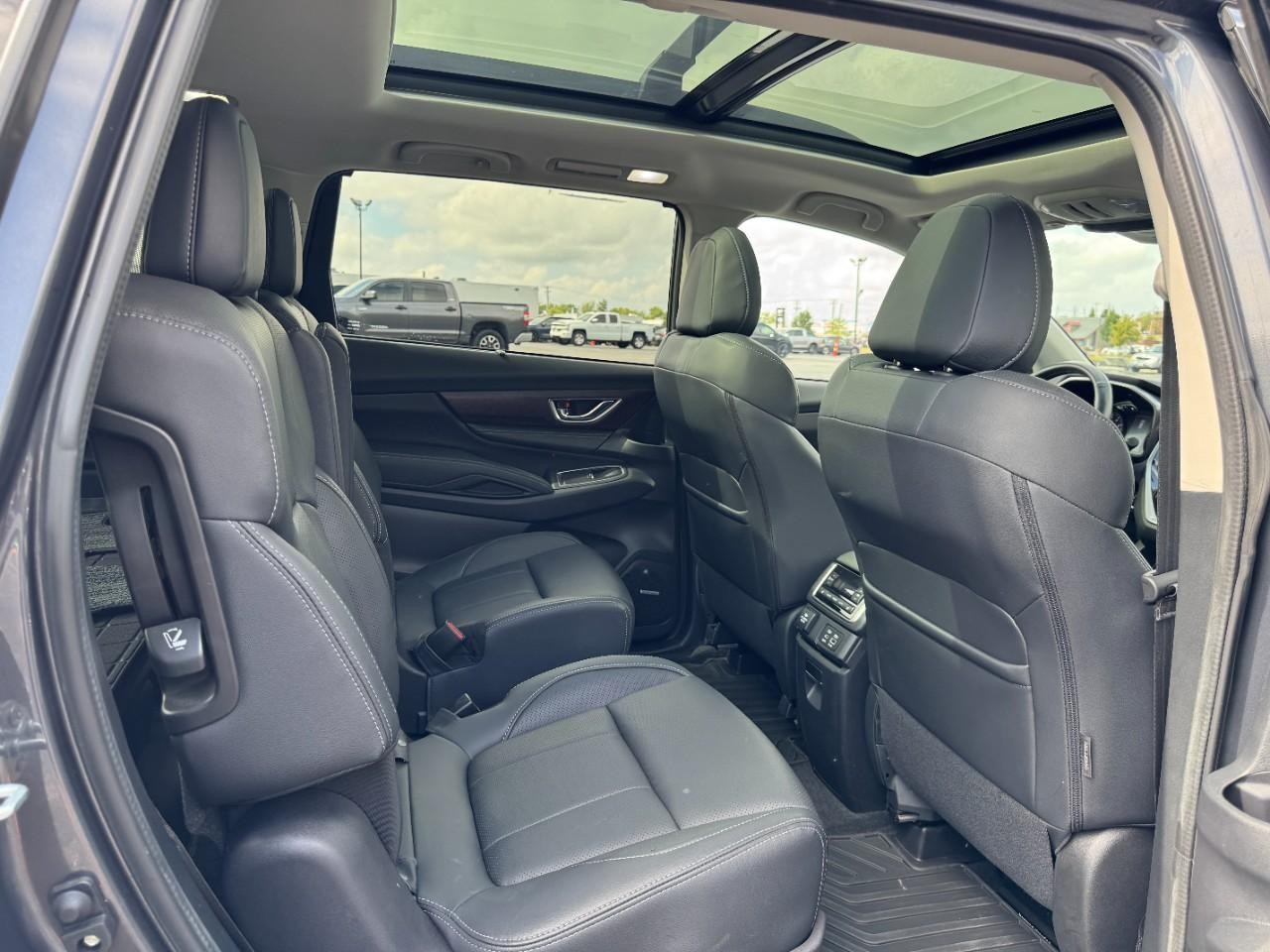 Subaru Ascent Vehicle Full-screen Gallery Image 10