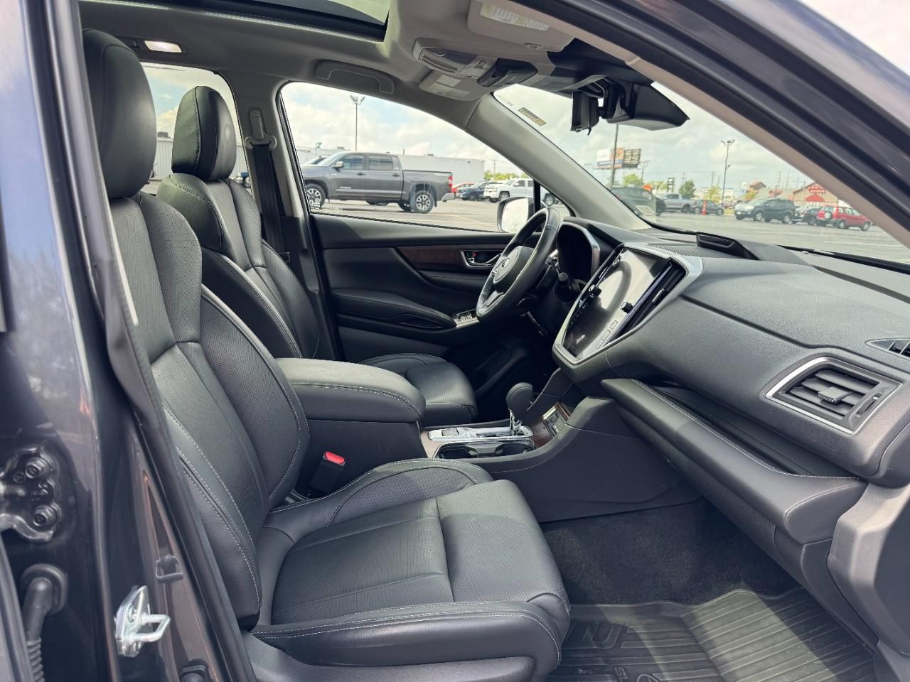 Subaru Ascent Vehicle Full-screen Gallery Image 16