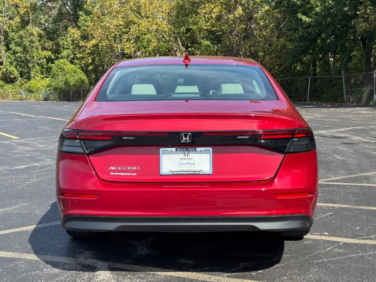 Honda Accord Sedan Vehicle Full-screen Gallery Image 05