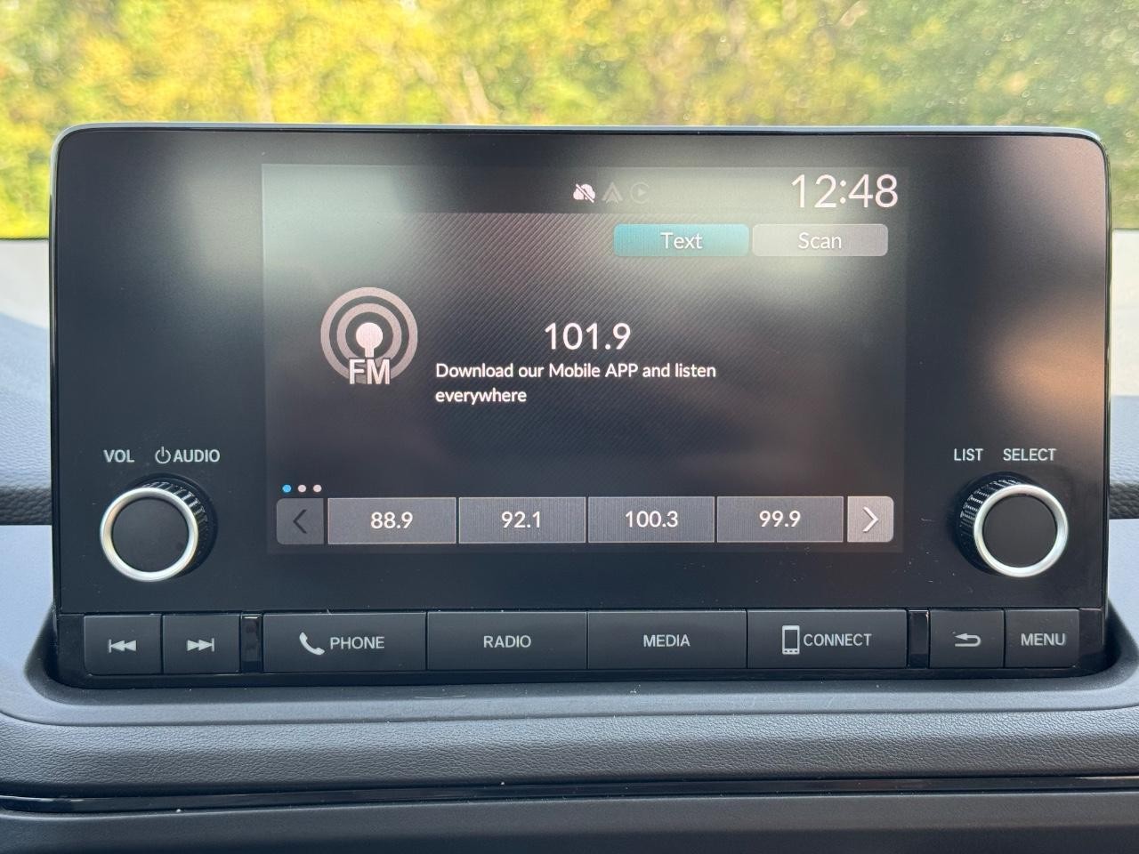 Honda Accord Sedan Vehicle Full-screen Gallery Image 13