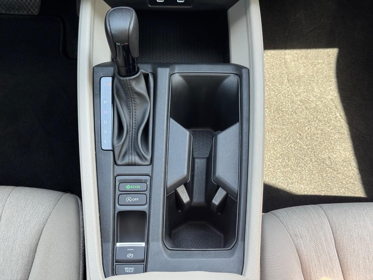 Honda Accord Sedan Vehicle Full-screen Gallery Image 15