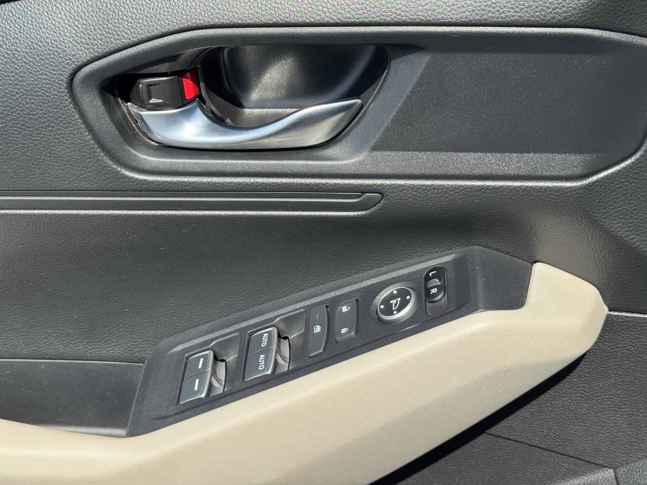 Honda Accord Sedan Vehicle Full-screen Gallery Image 22