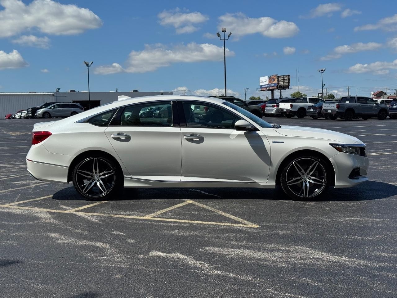 Honda Accord Hybrid Vehicle Full-screen Gallery Image 02