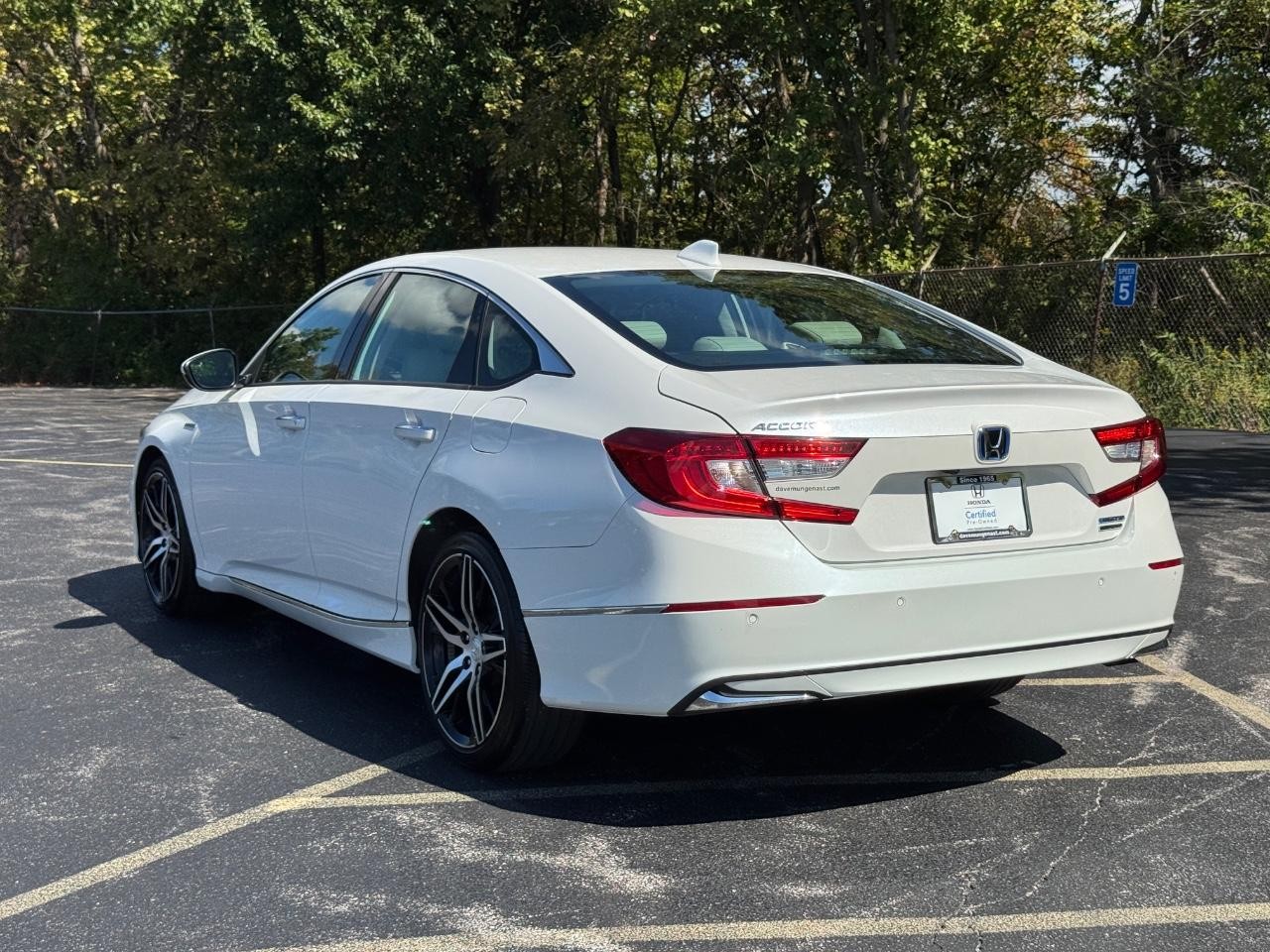 Honda Accord Hybrid Vehicle Full-screen Gallery Image 06