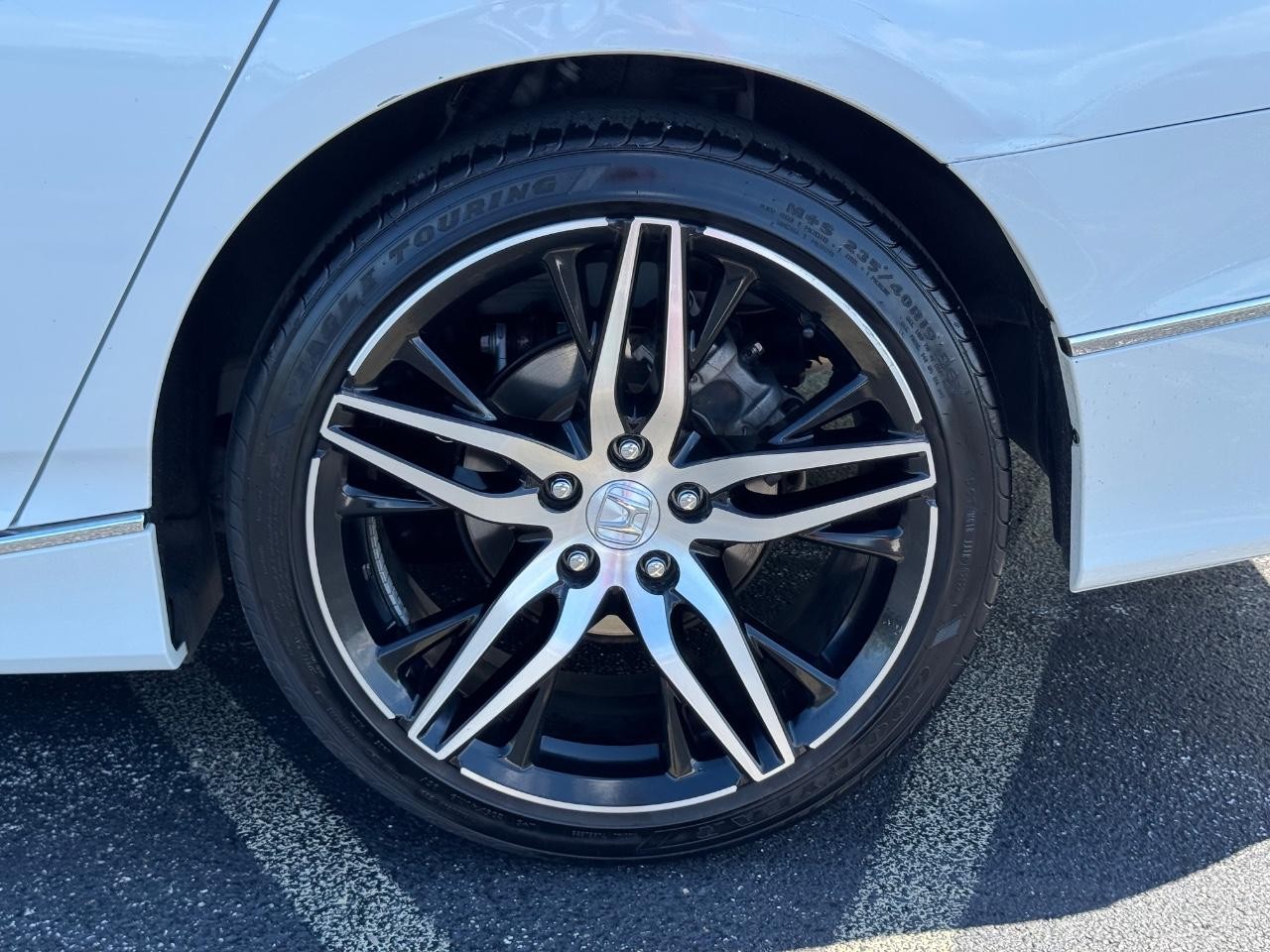 Honda Accord Hybrid Vehicle Full-screen Gallery Image 07