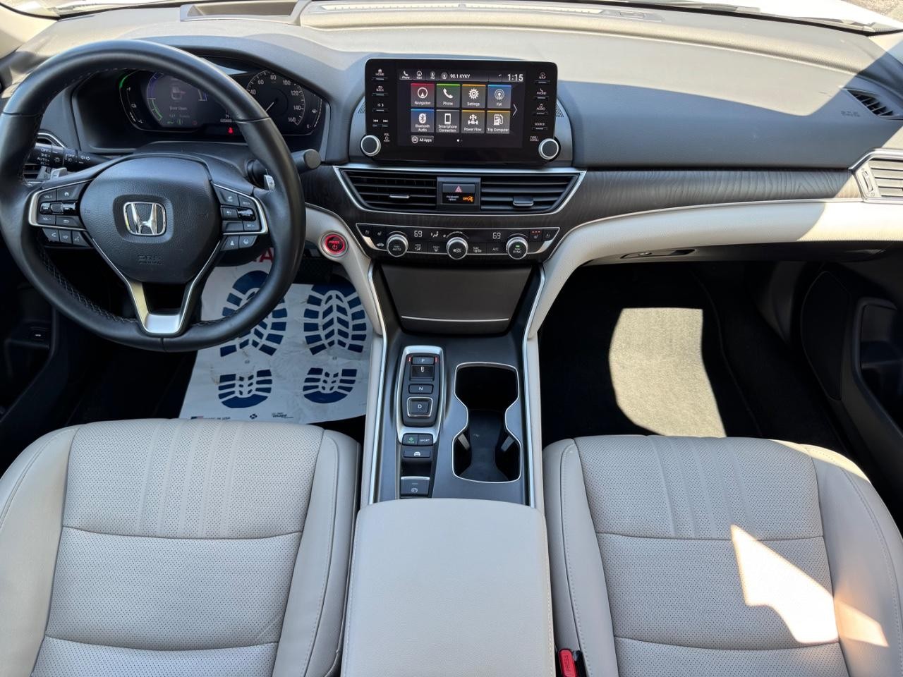 Honda Accord Hybrid Vehicle Full-screen Gallery Image 11