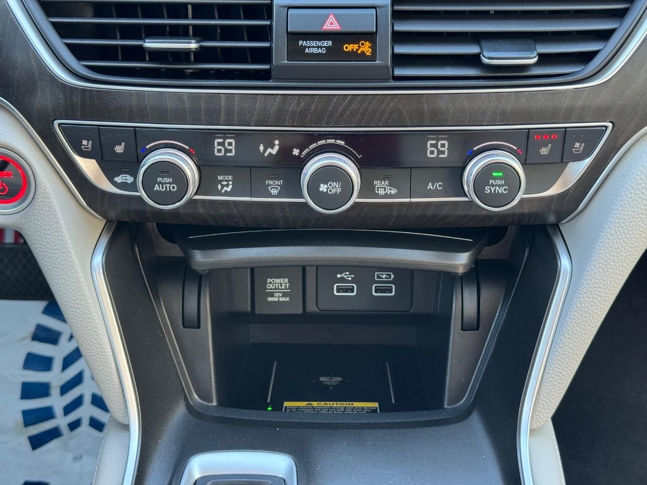 Honda Accord Hybrid Vehicle Full-screen Gallery Image 14