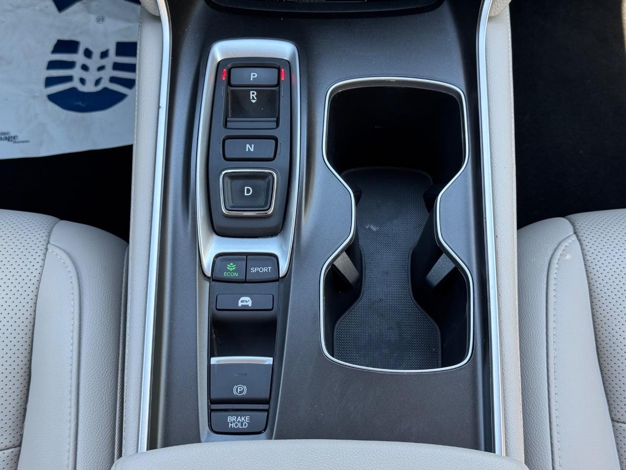 Honda Accord Hybrid Vehicle Full-screen Gallery Image 15