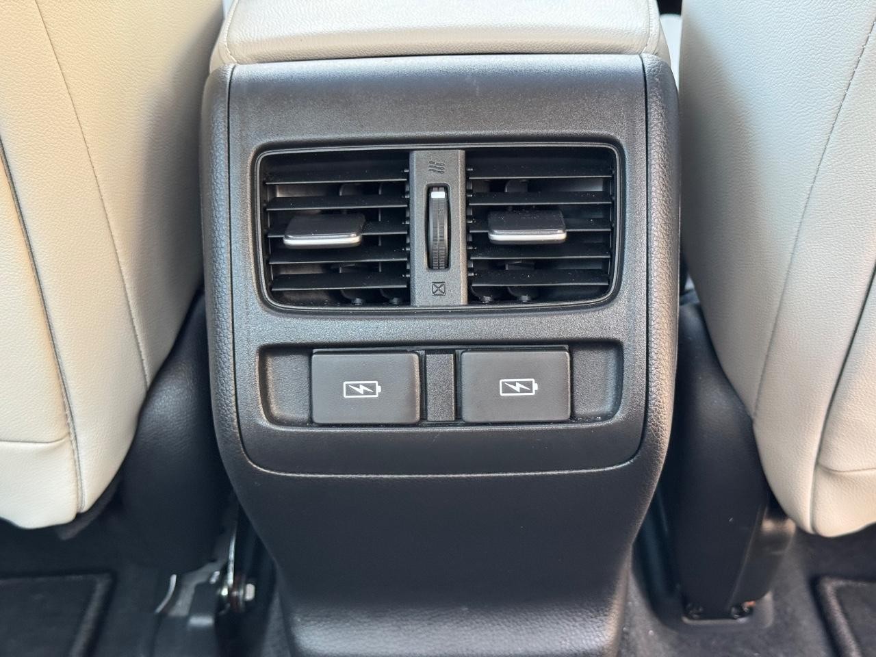 Honda Accord Hybrid Vehicle Full-screen Gallery Image 16