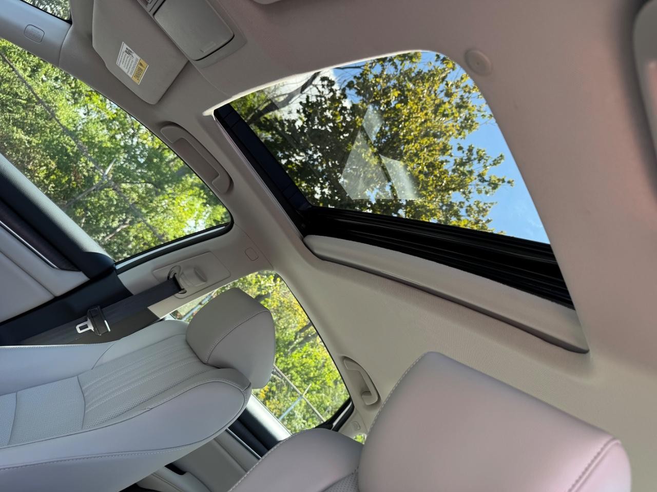 Honda Accord Hybrid Vehicle Full-screen Gallery Image 19