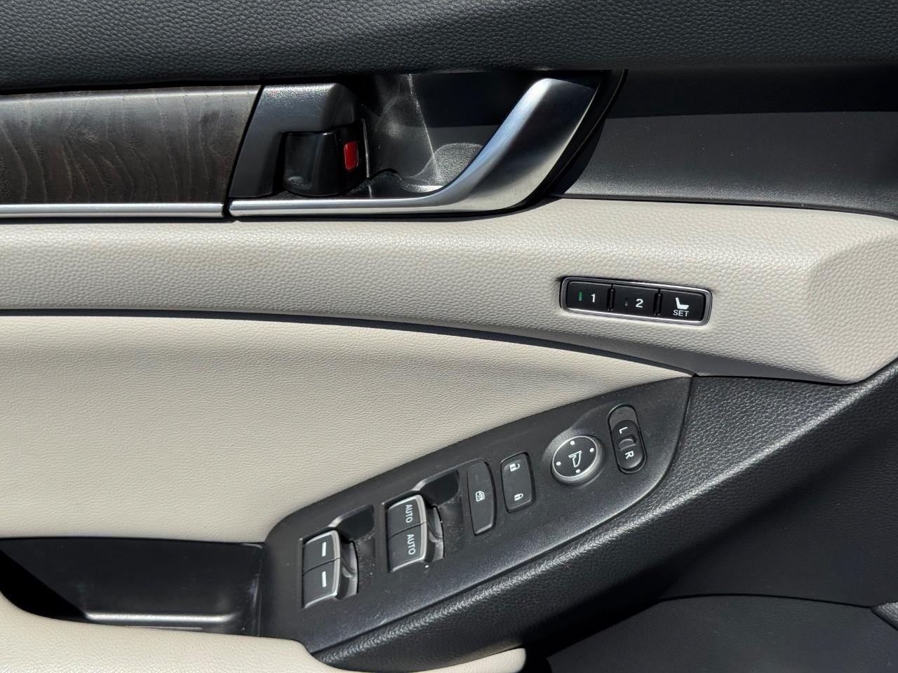 Honda Accord Hybrid Vehicle Full-screen Gallery Image 26