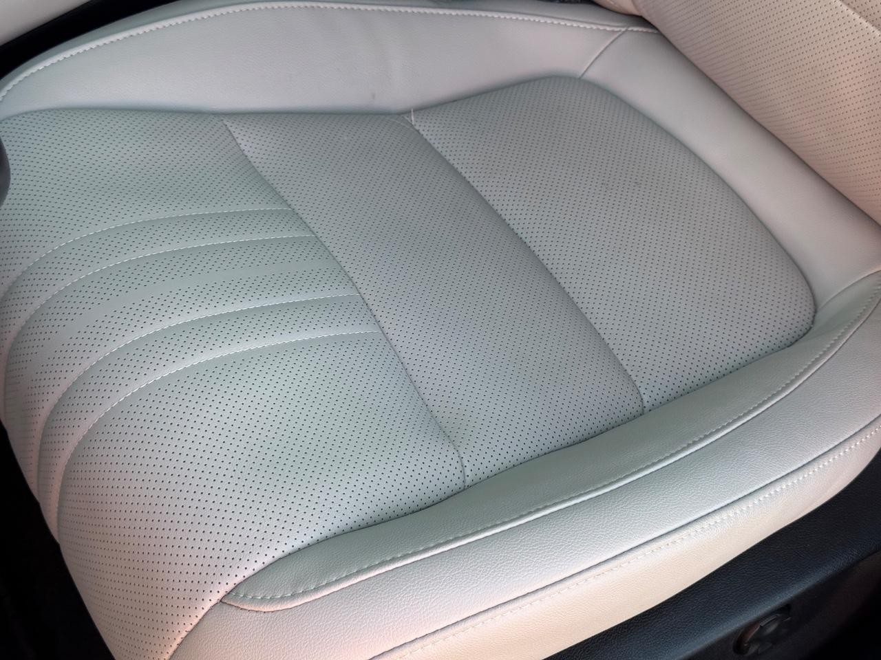 Honda Accord Hybrid Vehicle Full-screen Gallery Image 27