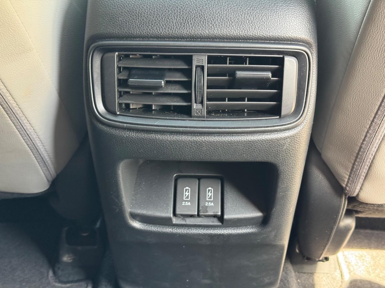 Honda CR-V Vehicle Full-screen Gallery Image 15