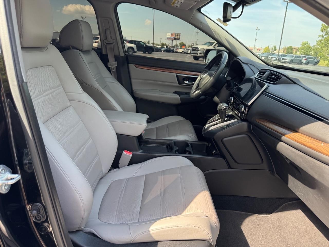 Honda CR-V Vehicle Full-screen Gallery Image 16