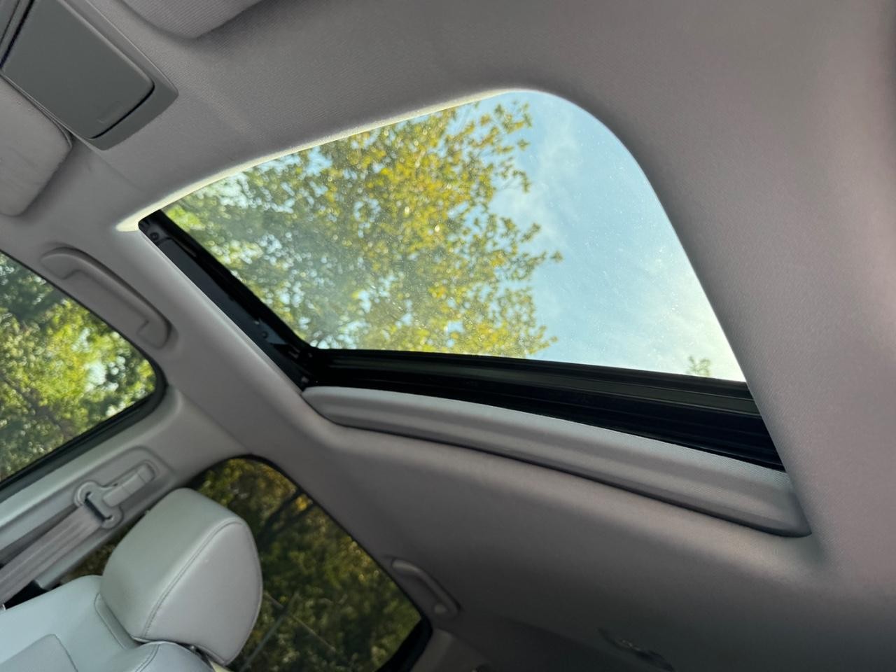 Honda CR-V Vehicle Full-screen Gallery Image 18