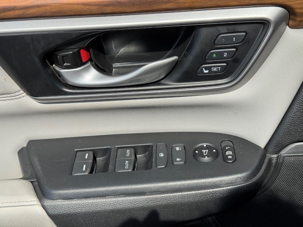 Honda CR-V Vehicle Full-screen Gallery Image 24