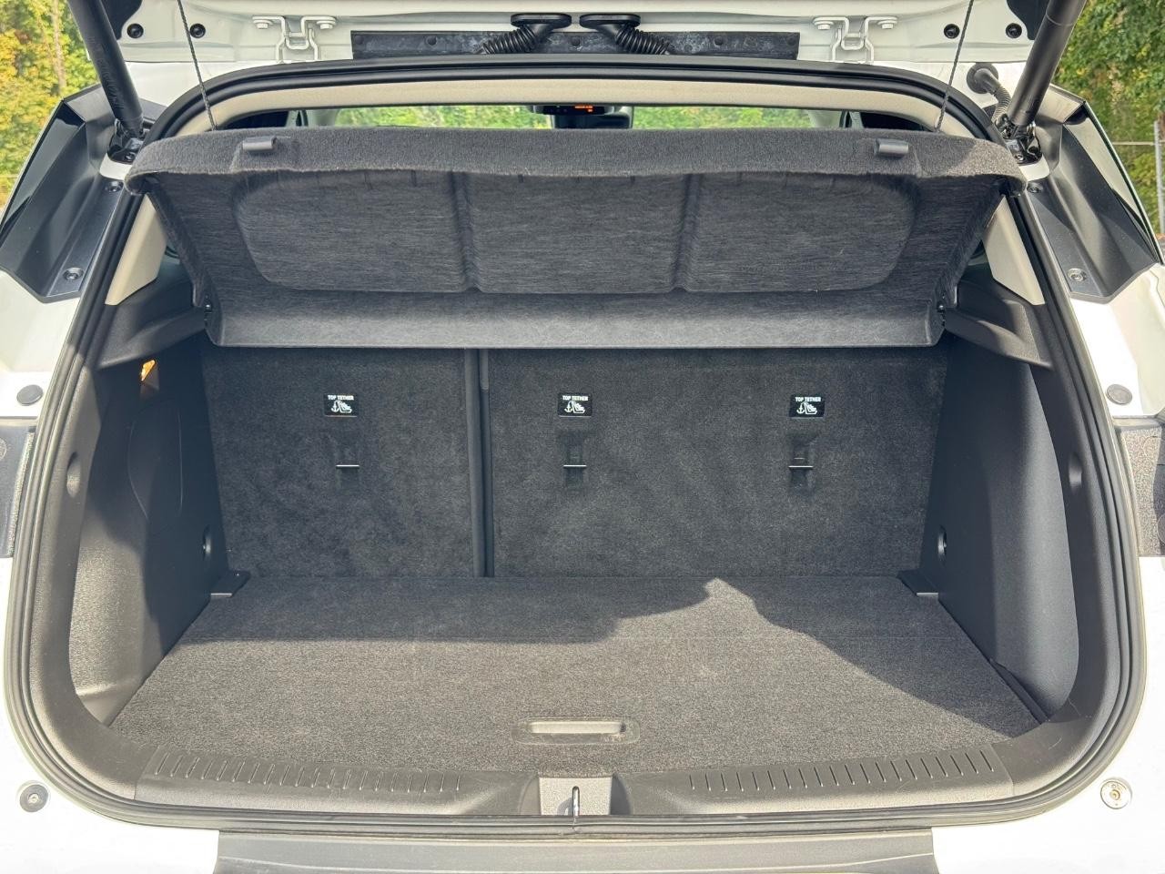 Buick Encore GX Vehicle Full-screen Gallery Image 04