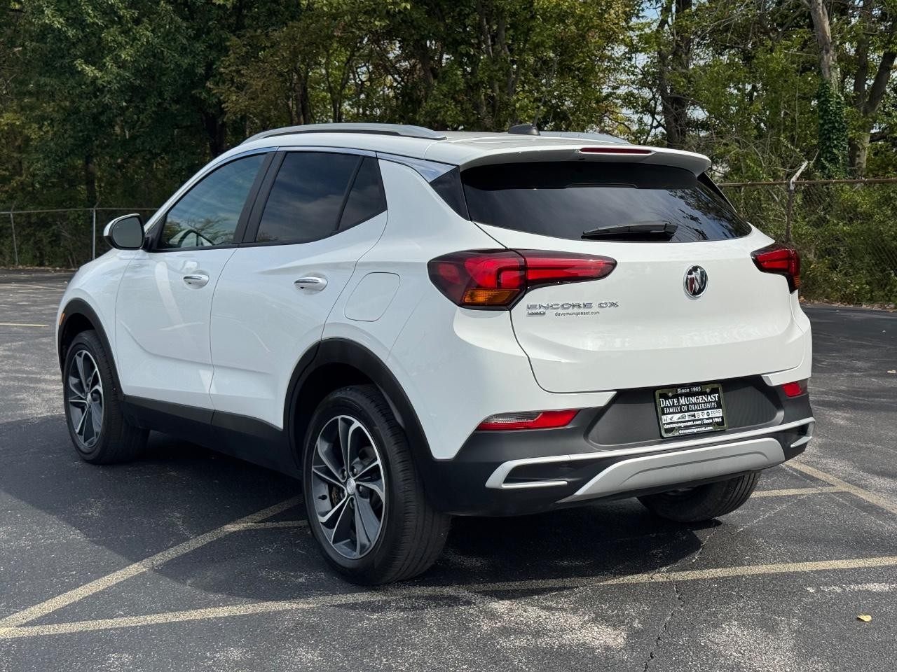 Buick Encore GX Vehicle Full-screen Gallery Image 06