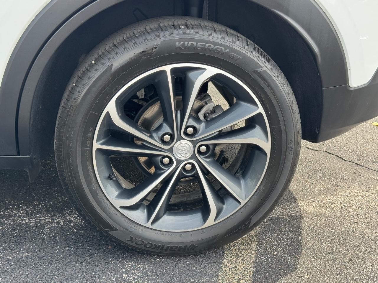 Buick Encore GX Vehicle Full-screen Gallery Image 07