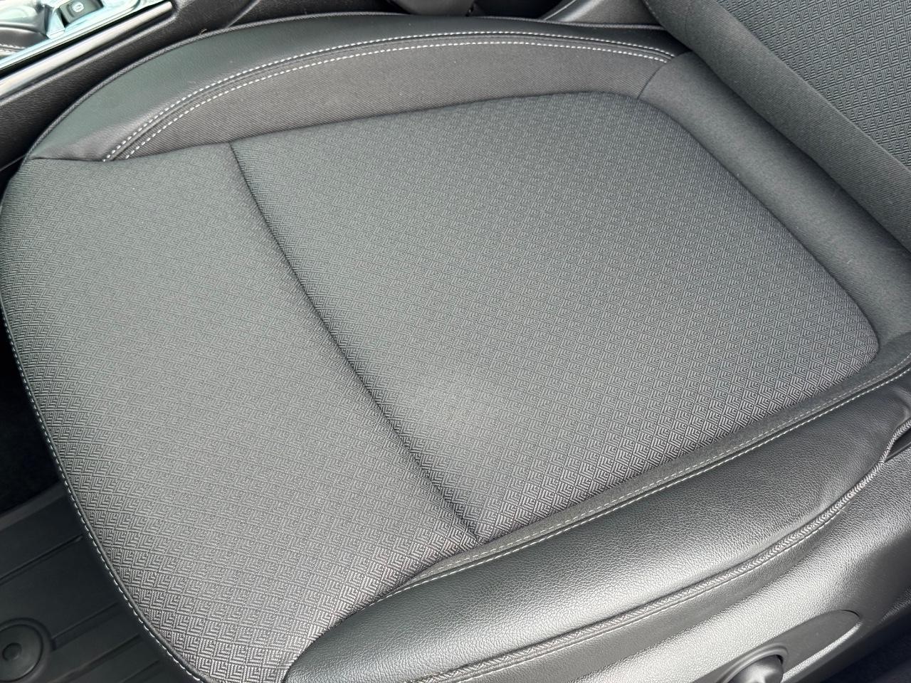 Buick Encore GX Vehicle Full-screen Gallery Image 24