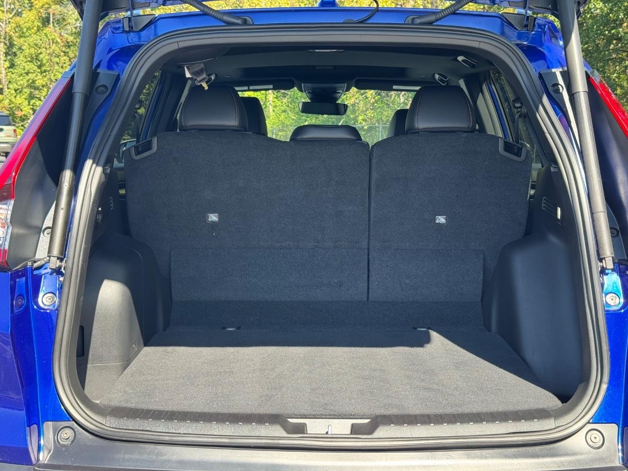 Honda CR-V Hybrid Vehicle Full-screen Gallery Image 04