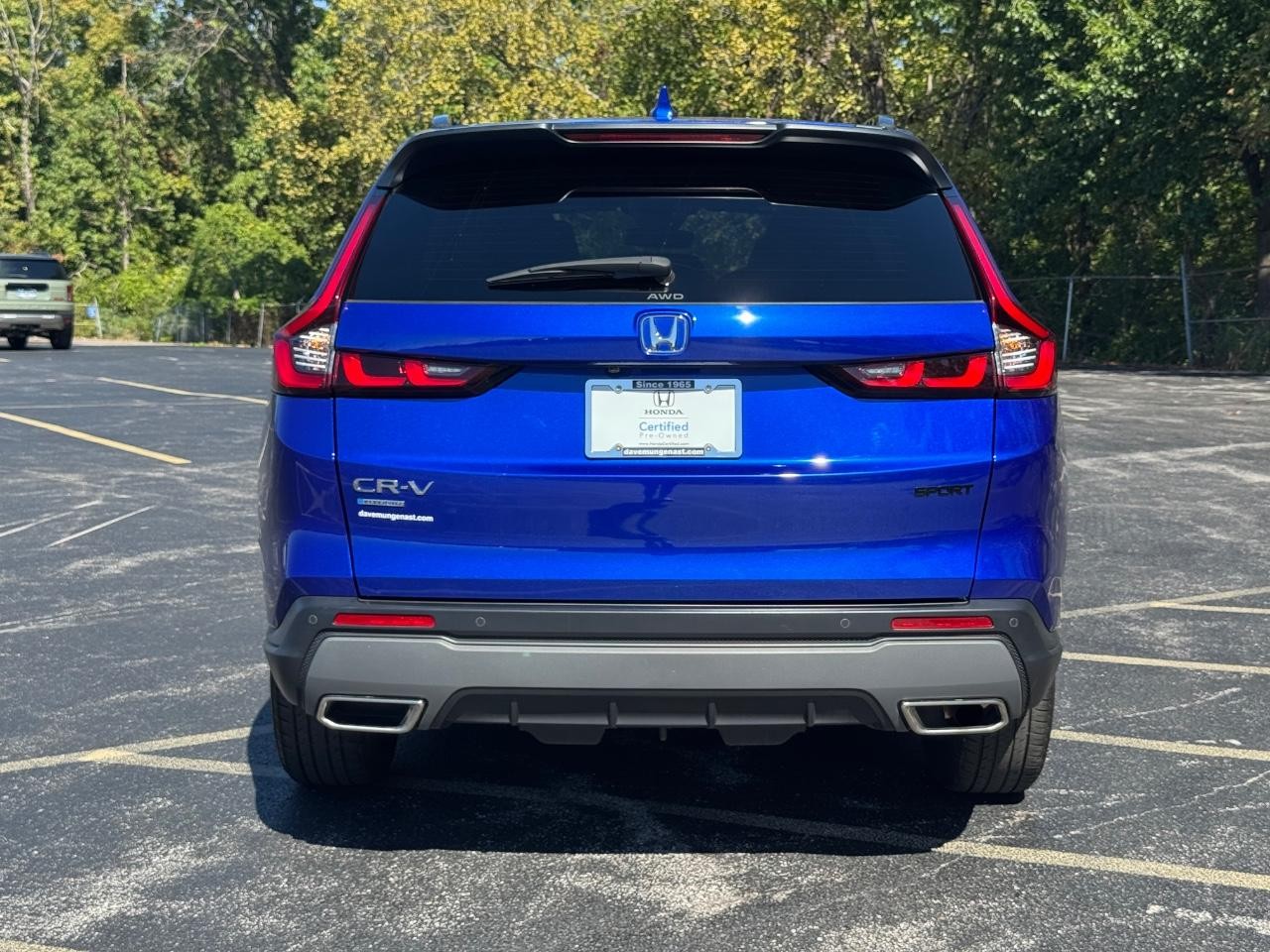 Honda CR-V Hybrid Vehicle Full-screen Gallery Image 05