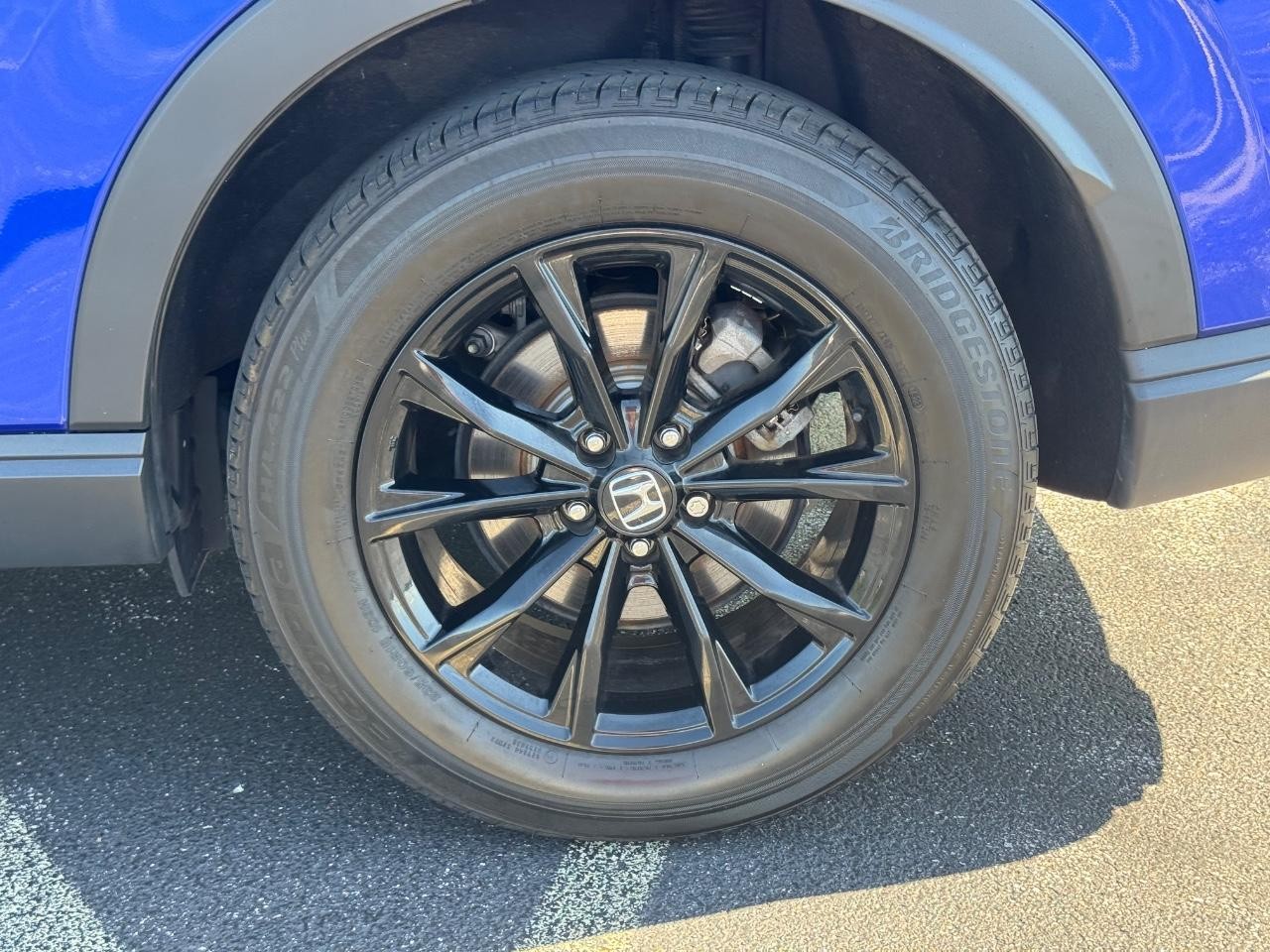 Honda CR-V Hybrid Vehicle Full-screen Gallery Image 07