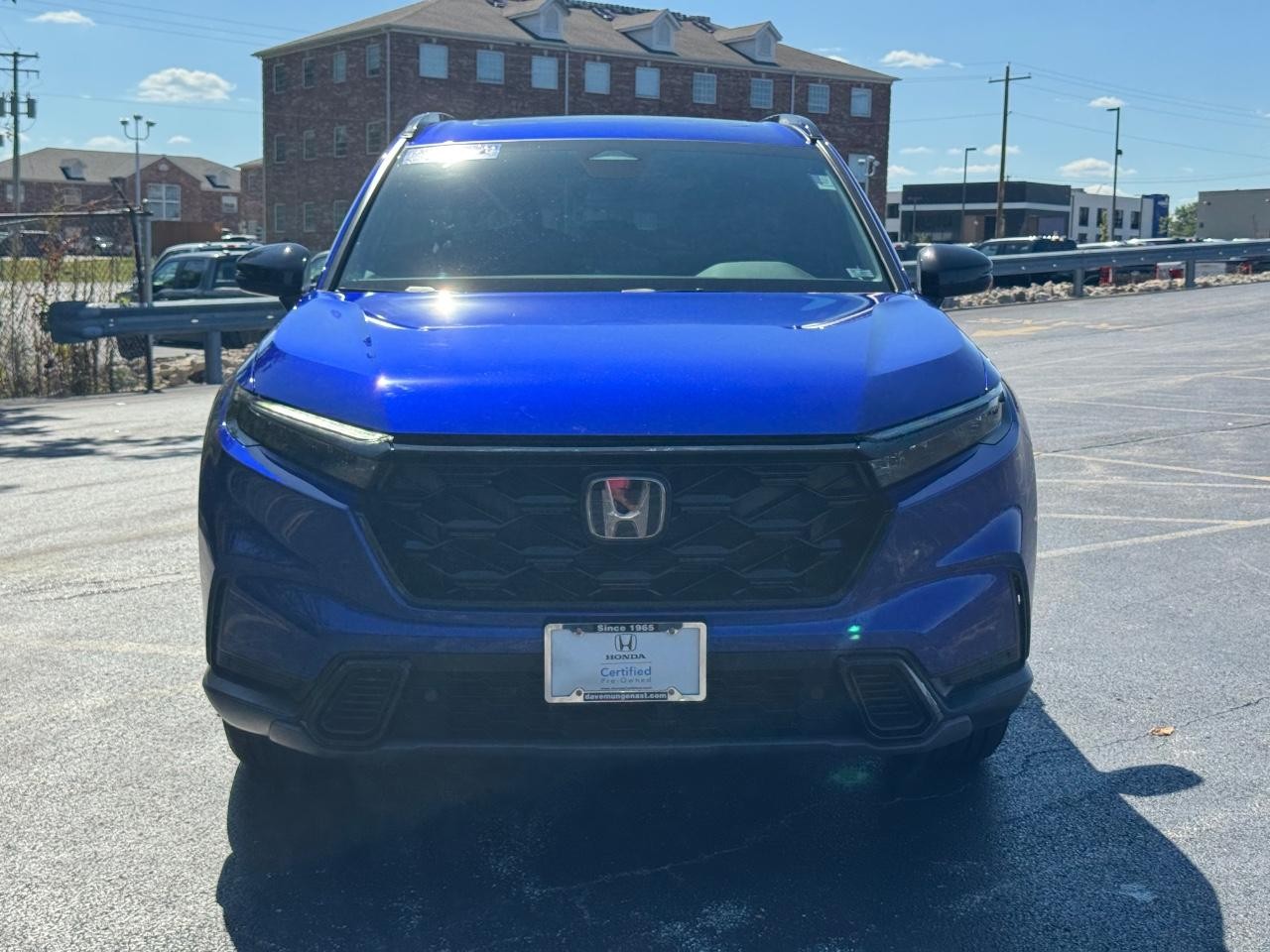 Honda CR-V Hybrid Vehicle Full-screen Gallery Image 09