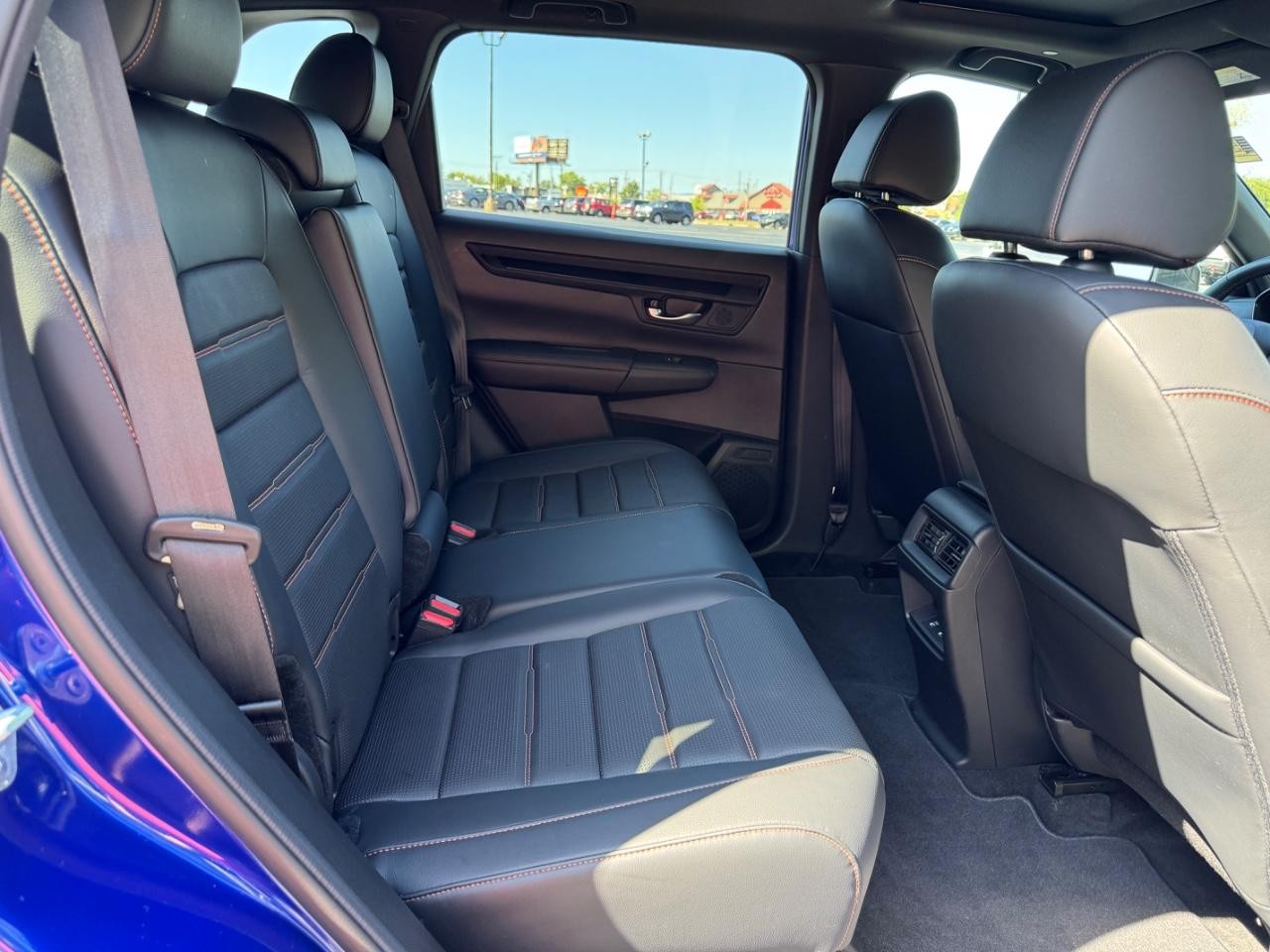 Honda CR-V Hybrid Vehicle Full-screen Gallery Image 10