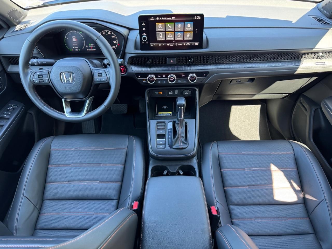 Honda CR-V Hybrid Vehicle Full-screen Gallery Image 11