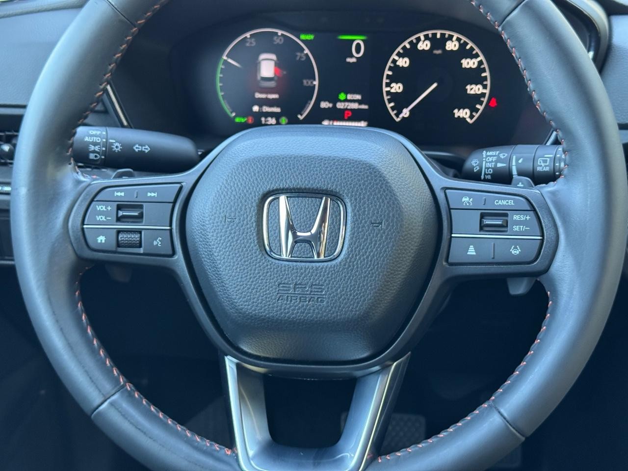 Honda CR-V Hybrid Vehicle Full-screen Gallery Image 12