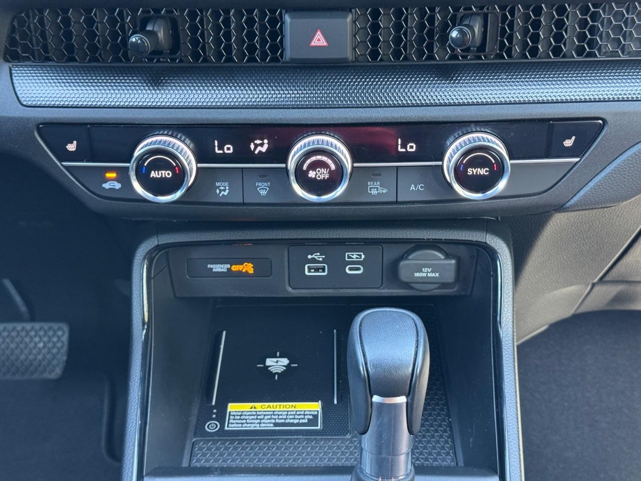 Honda CR-V Hybrid Vehicle Full-screen Gallery Image 14