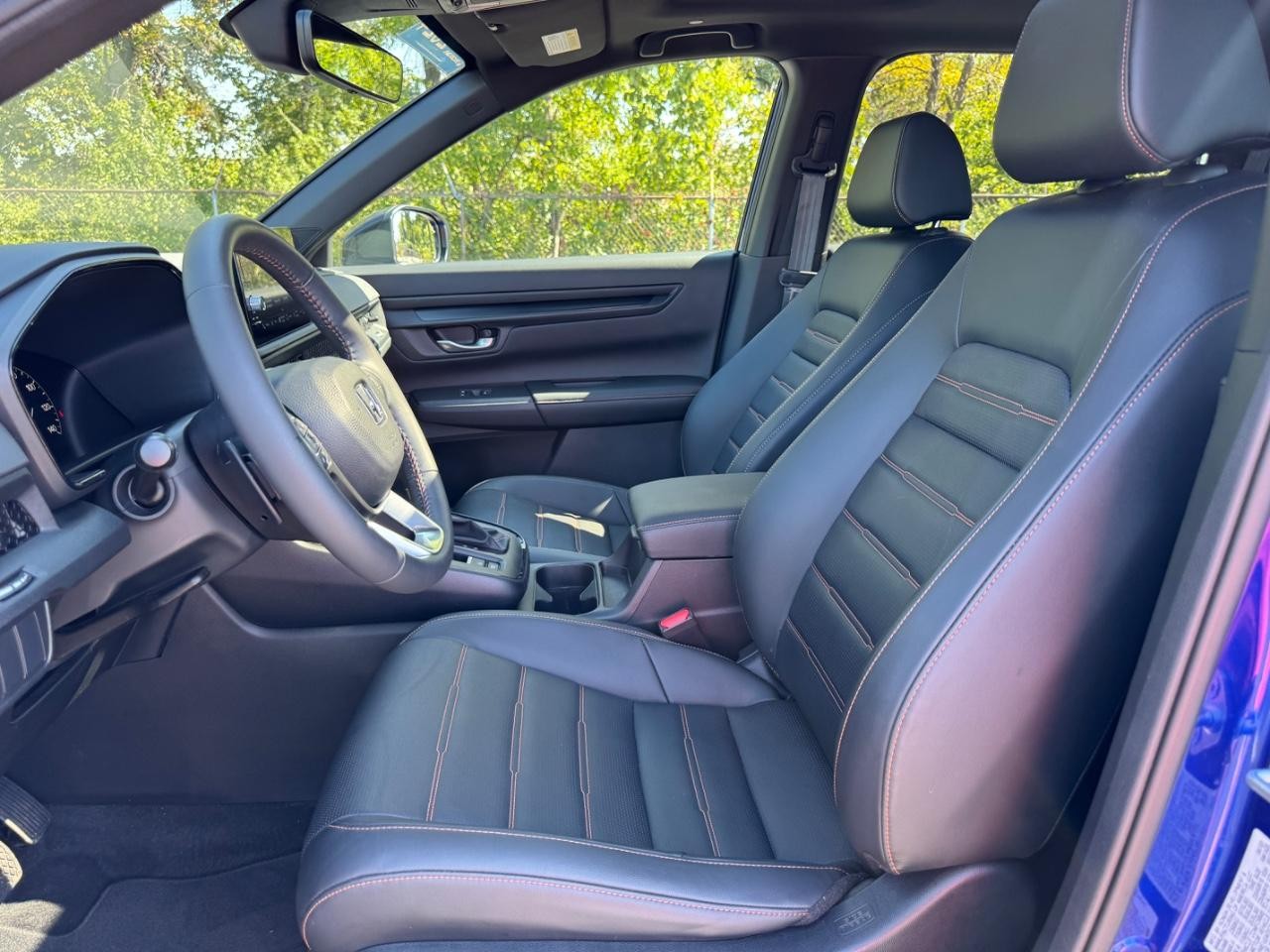 Honda CR-V Hybrid Vehicle Full-screen Gallery Image 18