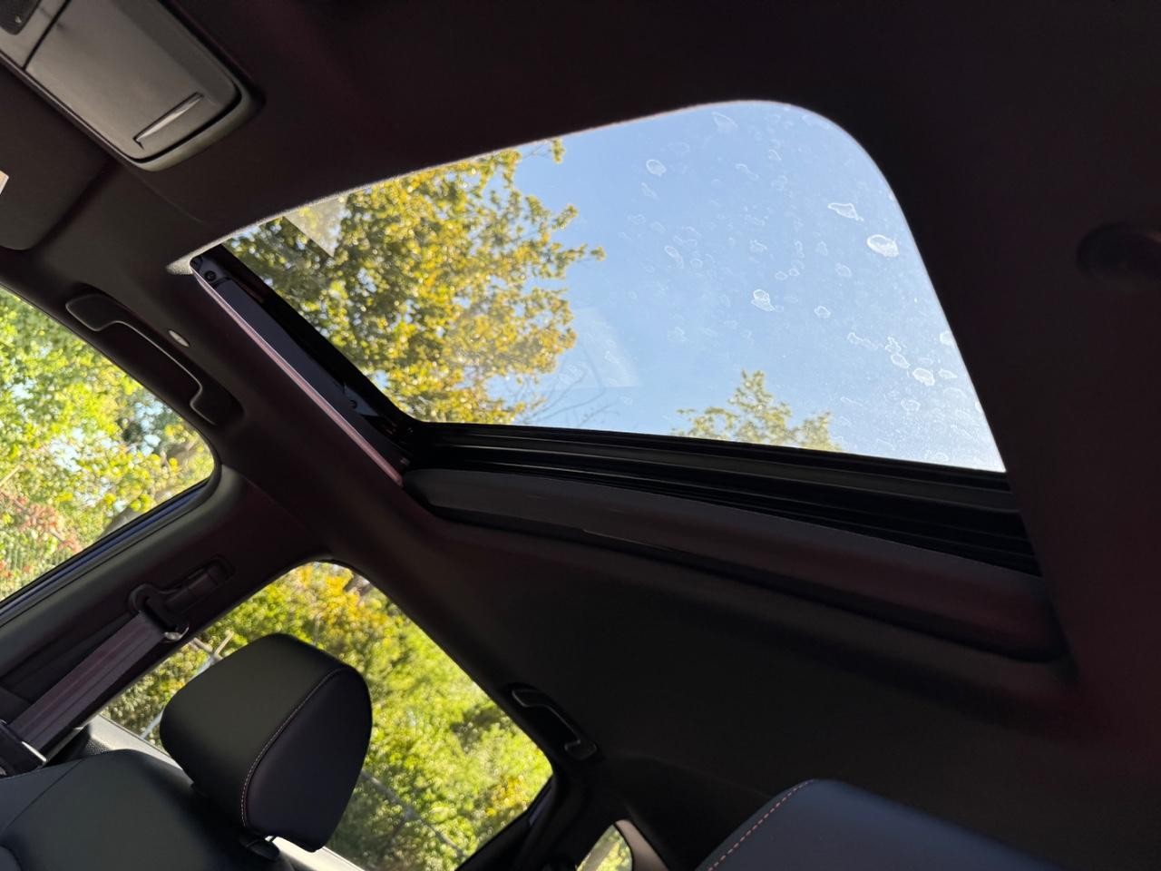 Honda CR-V Hybrid Vehicle Full-screen Gallery Image 19