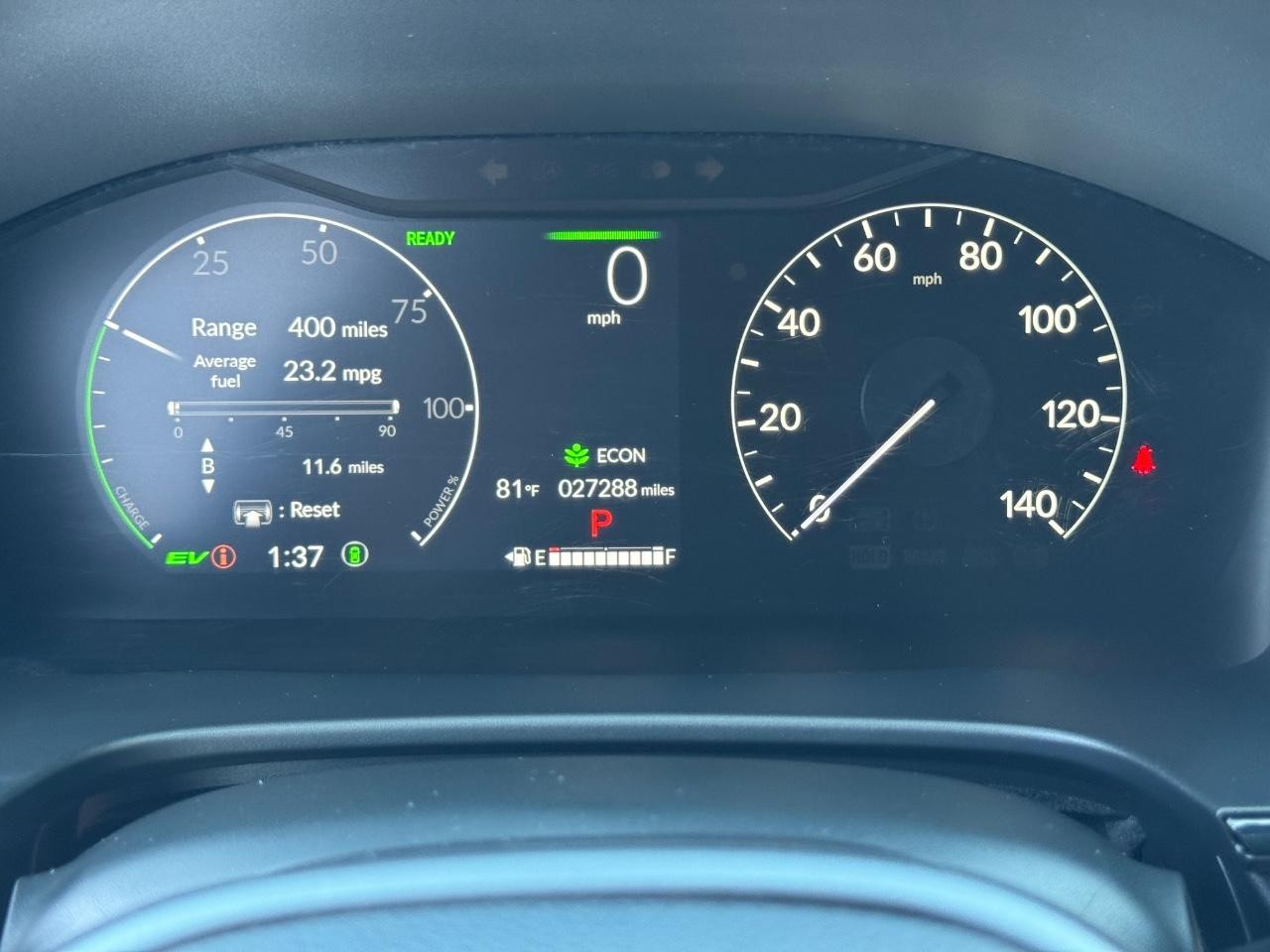 Honda CR-V Hybrid Vehicle Full-screen Gallery Image 20