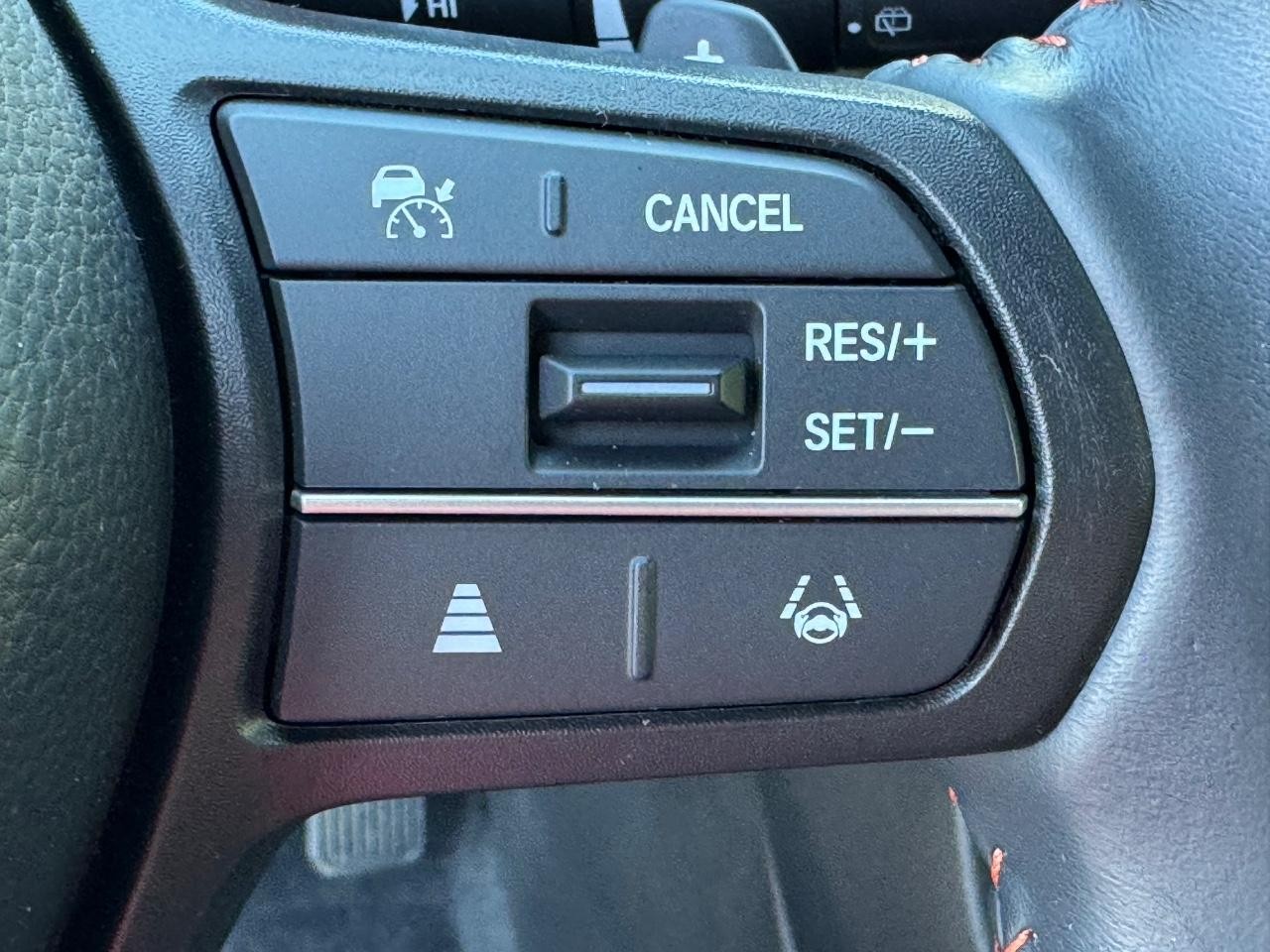 Honda CR-V Hybrid Vehicle Full-screen Gallery Image 22