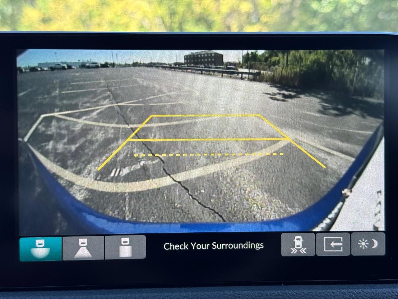 Honda CR-V Hybrid Vehicle Full-screen Gallery Image 24