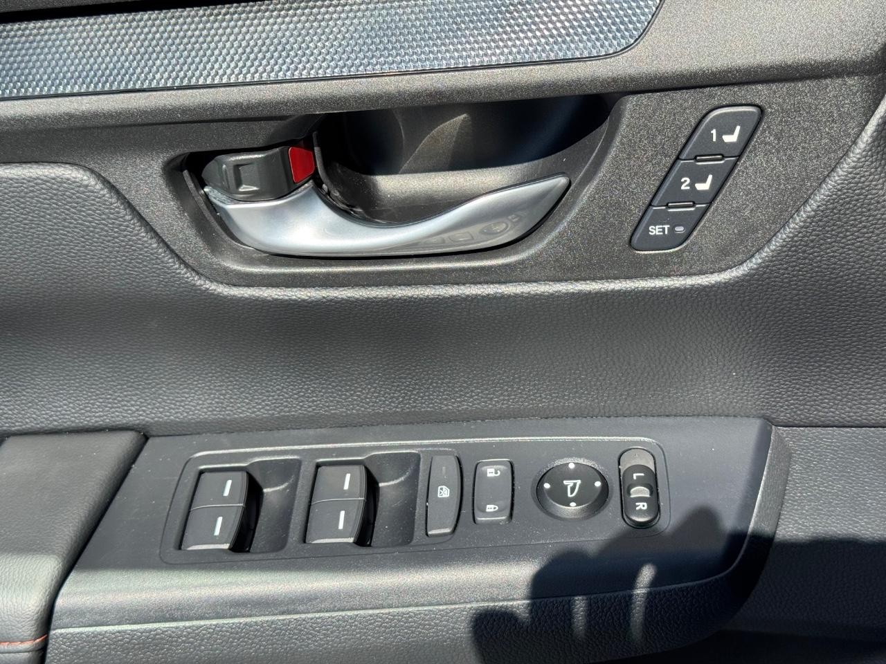 Honda CR-V Hybrid Vehicle Full-screen Gallery Image 25