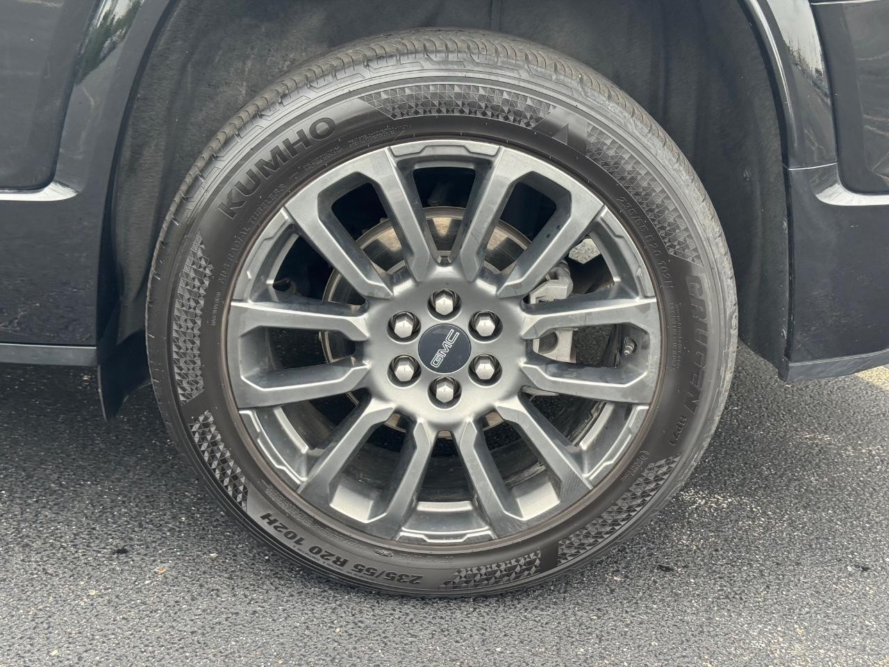 GMC Acadia Vehicle Full-screen Gallery Image 07